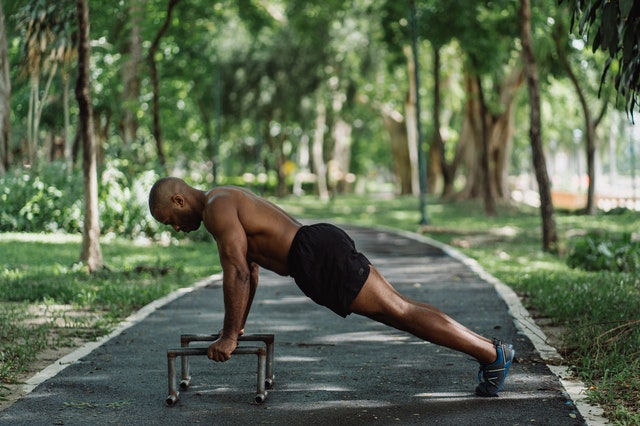 BESSER GEMEINSAM: WARUM UND WIE EINE COMMUNITY IHNEN HELFEN KANN, IHRE FITNESSZIELE ZU ERREICHEN